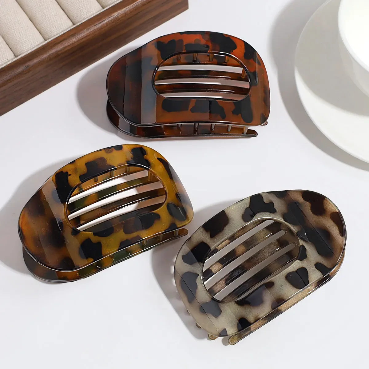 Κλιπ Μαλλιών Leopard Oval – Matte Acrylic Barrette