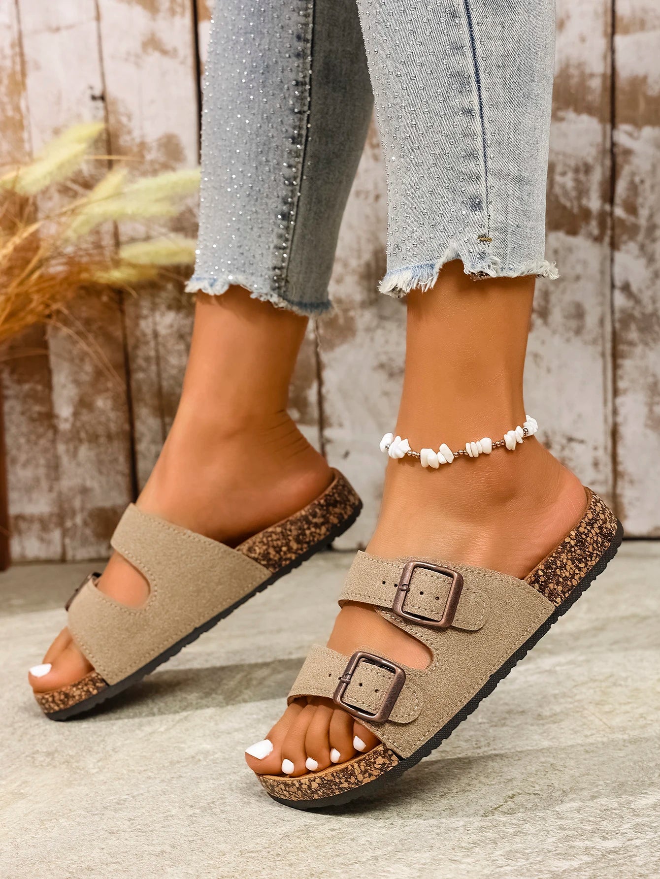 Γυναικεία Mules με Ρυθμιζόμενη Πόρπη – Vintage Στυλ & Άνεση