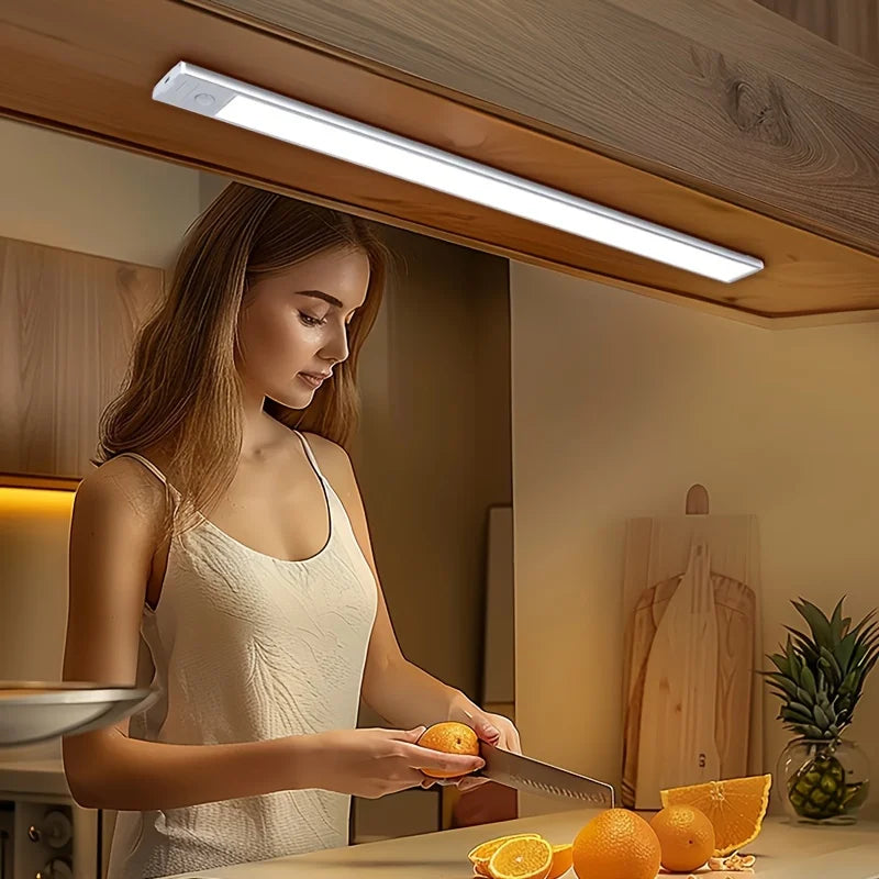 LED Φωτιστικό με Αισθητήρα Κίνησης – Φως χωρίς Καλώδια